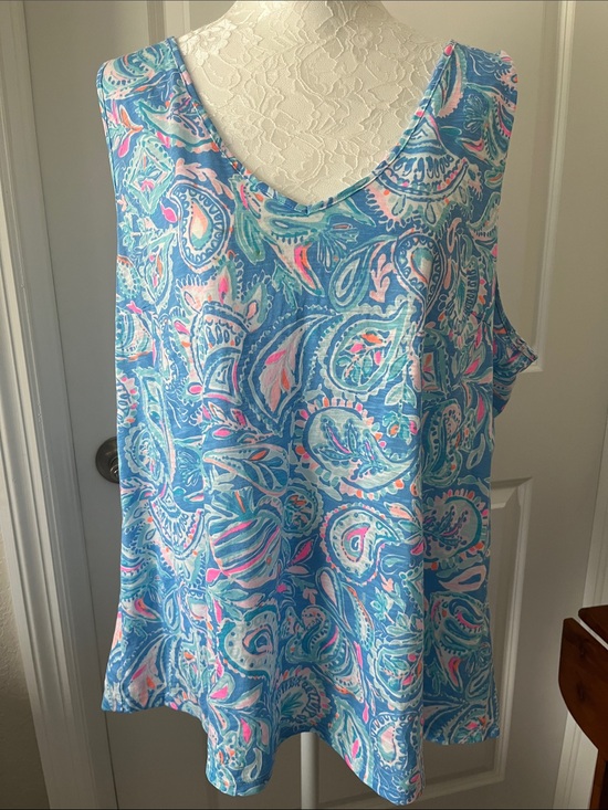 Lilly Pulitzer Tops - Lilly Pulitzer Zanzibar Blue Fish Kiss Paisley V-Neck Sleeveless Gigi Tank NWOT
